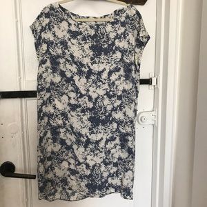 Club Monaco 100% Silk Shift Dress Allover print